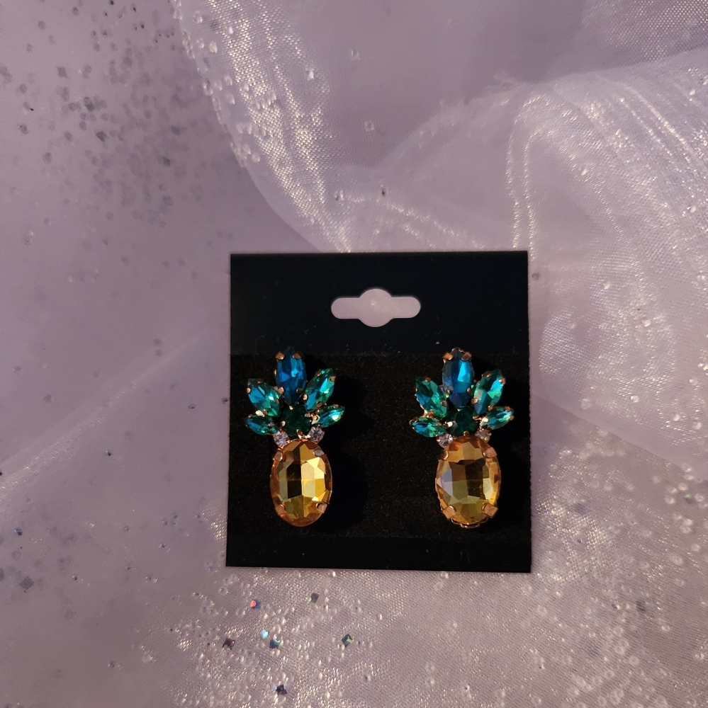 Pineapple 🍍 Studded Gemstone Eàrrings